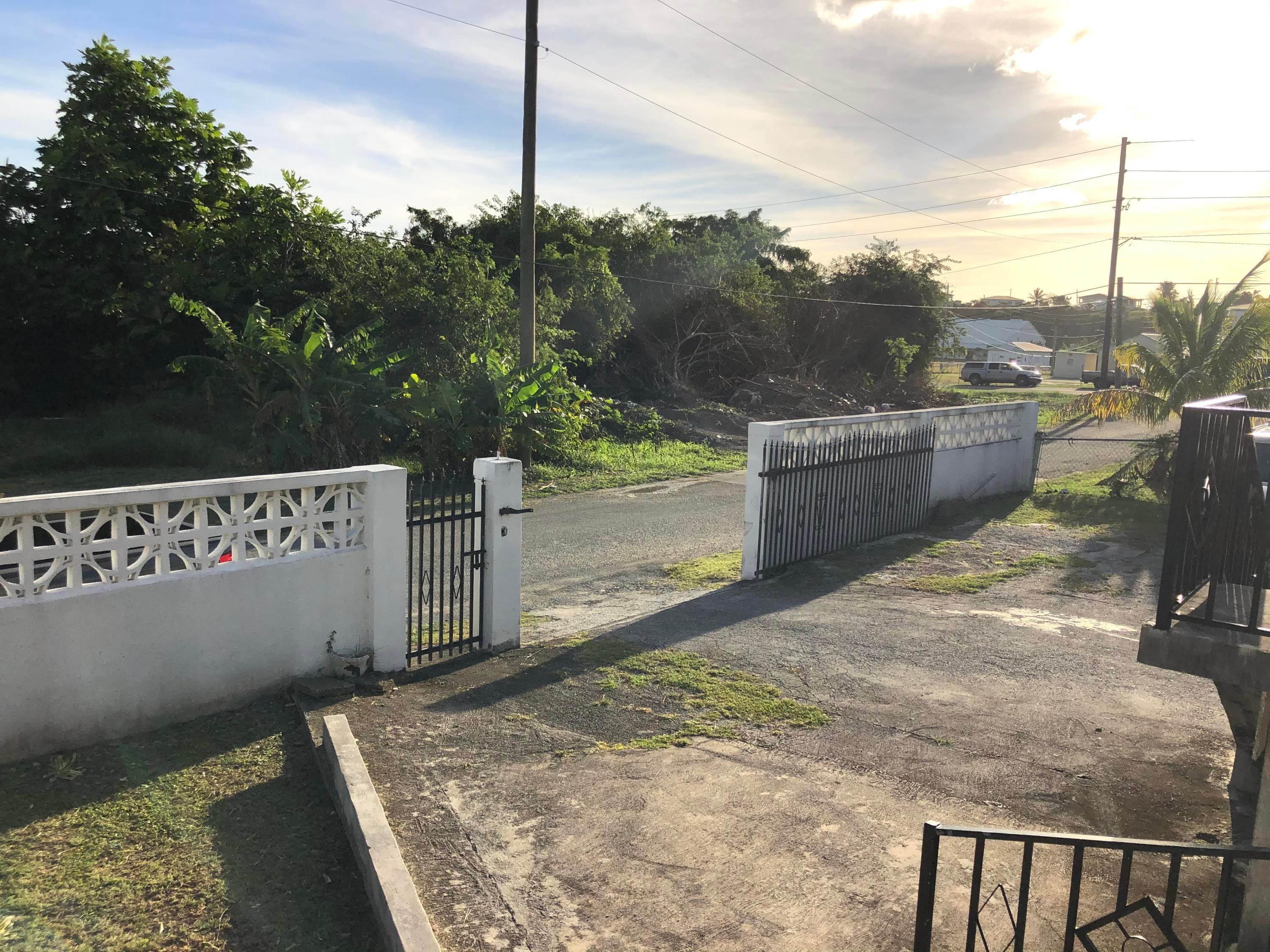 38. Multi-Family Homes for Sale at 298K Barren Spot QU St Croix, Virgin Islands 00820 United States Virgin Islands