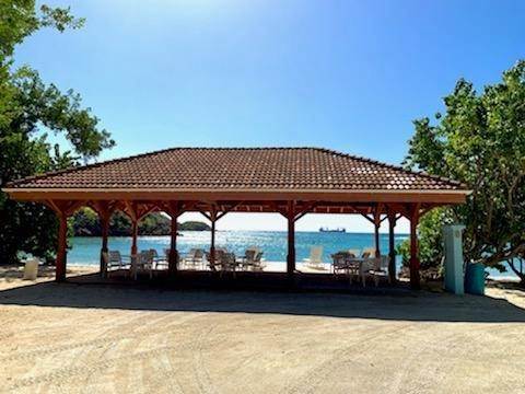 19. Multi-Family Homes for Sale at 40 Water Island SS St Thomas, Virgin Islands 00802 United States Virgin Islands