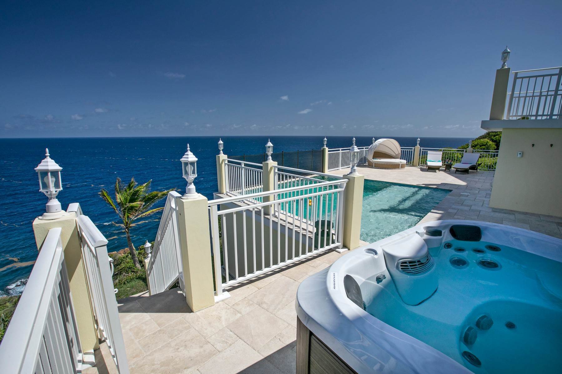 10. Single Family Homes для того Продажа на Casa Sirena 10 Water Island St Thomas, Virgin Islands 00802 Виргинские Острова